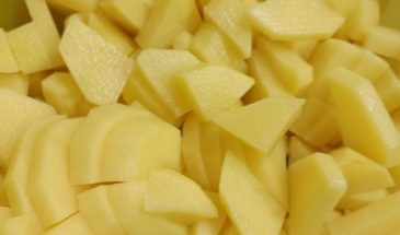 Рецепт: Картофель запеченый — Картошка с морковкой и чесноком в духовке
