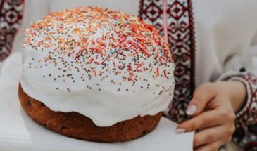 Не липнет и не крошится. Три рецепта идеальной глазури для куличей