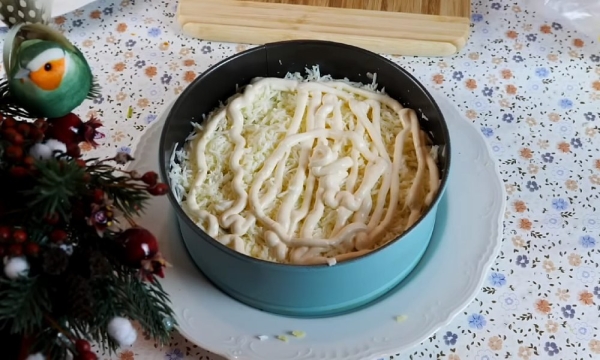 Салат с селедкой и плавленым сыром