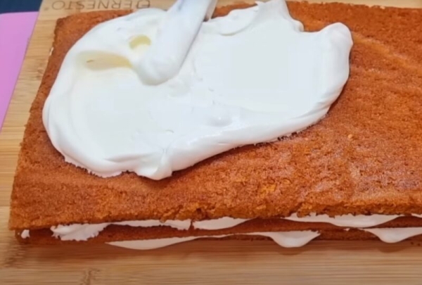 Вкусный торт за 15 минут. Ленивый медовик без раскатки коржей: рецепт для тех, кто не любит заморачиваться