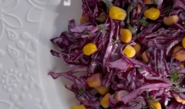 Салат из красной капусты с кукурузой: легкий рецепт полезного блюда