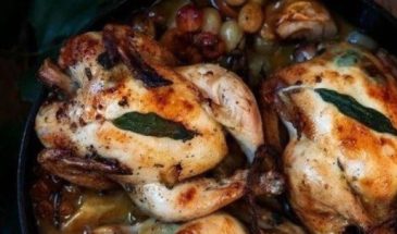 Сытно и изысканно: рецепт цыплят с яблоками и виноградом