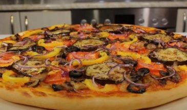 Постная пицца с баклажанами