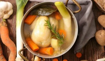 Нет необходимости: эксперт заявила, что суп не защищает от гастрита и язвы