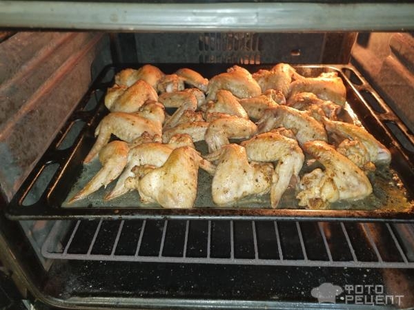 Рецепт: Куриные крылышки аппетитные - Запечённые в духовке, с соевым соусом