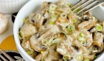 Шампиньоны, тушенные в сметане: вкусное блюдо без хлопот