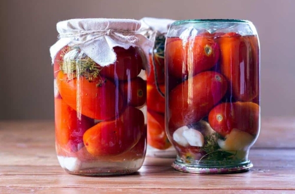 Квашеные помидоры в ведре: раскрываем бабушкины секреты