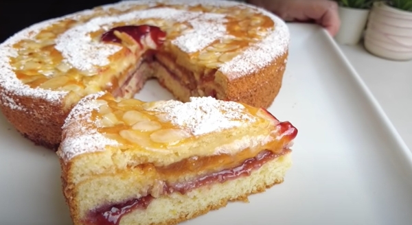 Легкий, вкусный и быстрый. Торт с вареньем из 3-х слоёв