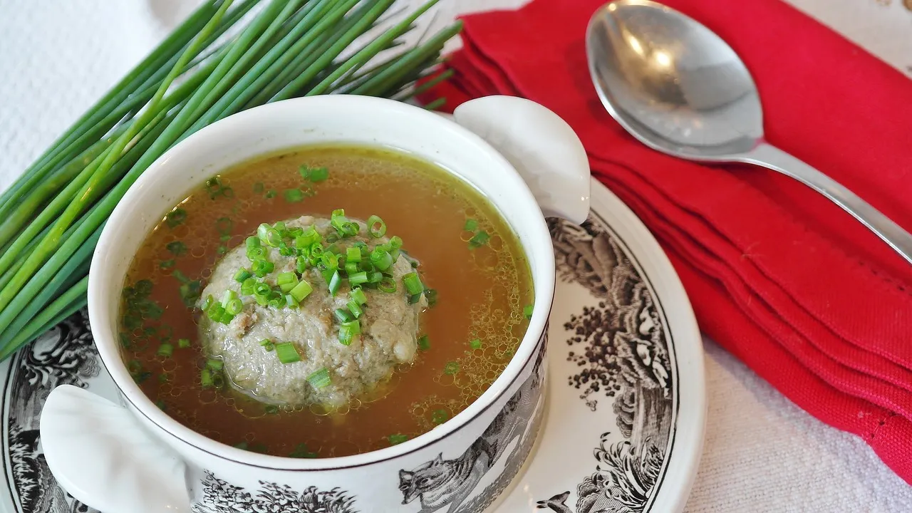 Нужно ли собирать пену с бульона: какое важное знание о мясе решит все