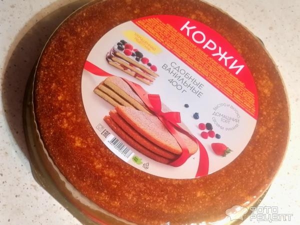 Рецепт: Торт из готовых коржей — с творожным кремом и бананом