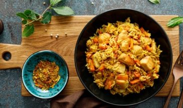Идеальное блюдо на ужин: рецепт риса с курицей и овощами на сковороде