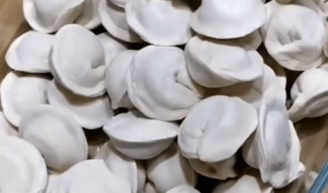 Запеканка из пельменей: рецепт быстрого и сытного ужина на скорую руку (видео)