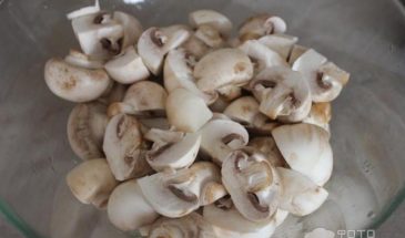 Рецепт: Маринованные шампиньоны с овощами — с красным луком и морковью