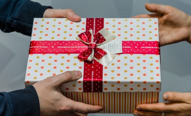 Что подарить маме на 58 лет: 39 идей подарков и сюрпризов