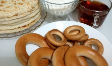 Рецепт: Блины Праздничные — Рецепт дрожжевого теста на сыворотке для блинов на Масленицу