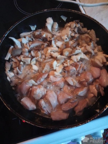 Рецепт: Фунчоза с курицей — с грибами и помидорами