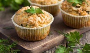 Такой вкуснятины вы еще не ели: готовим роскошные кабачковые маффины с курицей