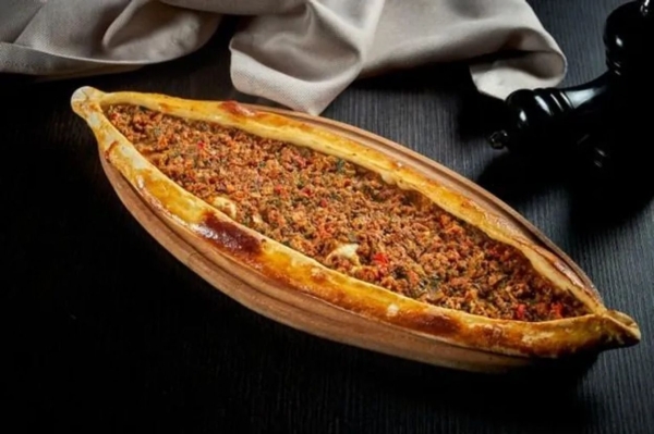 Ели ли вы турецкую пиццу: приготовьте чрезвычайное пиде с перцем и томатами