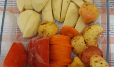 Рецепт: Свинина, запеченная в духовке с рисом и овощами — Вкусная и сытная еда!