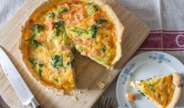 Киш с тунцом, брокколи и сыром – французская классика на украинский лад