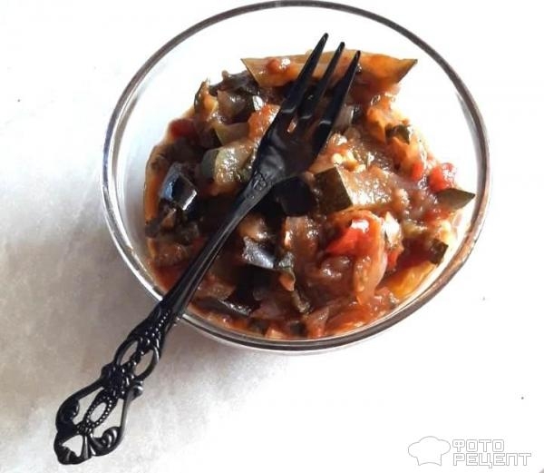 Рецепт: Баклажанная икра с помидорами и сладким перцем — С острым перцем и чесноком