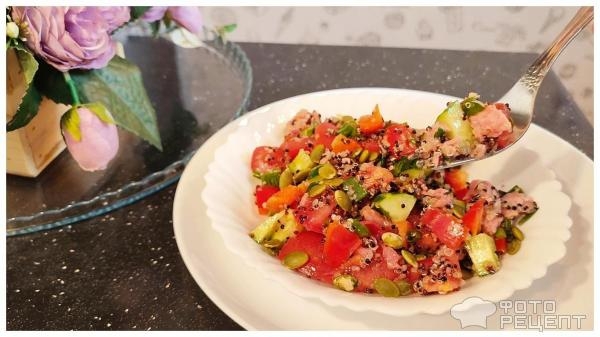 Рецепт: Салат с киноа, овощами и тунцом — ПП Рецепты с киноа