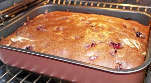 Вы будете печь этот пирог каждый день. Съели все за 5 минут: быстрый и легкий торт