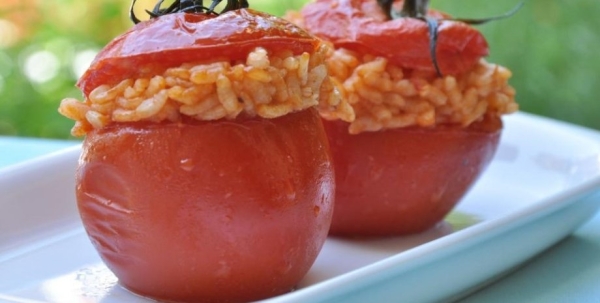 Оригинальное летнее блюдо: рецепт фаршированных помидоров