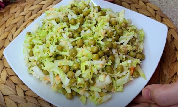 Самый простой салат из капусты. Быстрый и очень вкусный рецепт