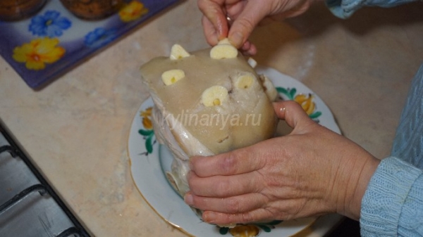 Свиная рулька, запеченная в духовке