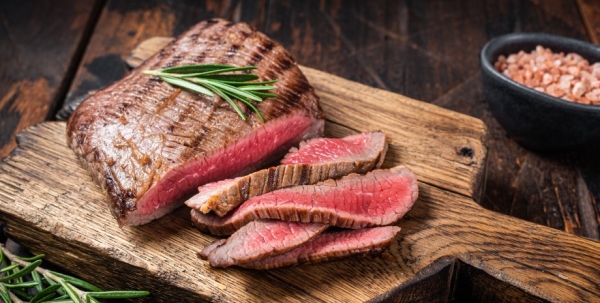 Как приготовить мясо вкусно: простой рецепт нежной говядины в духовке