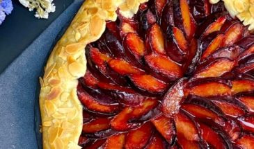 Галета со сливами: рецепт вкуснейшей сезонной выпечки (видео)