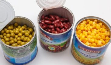 Салат «Три банки» с охотничьими колбасками