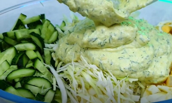 Такое блюдо можно готовить хоть каждый день. Салат из капусты «Стройняшка» — ем и не поправляюсь