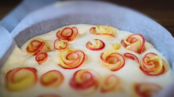 Шарлотка: новый рецепт яблочного пирога. Вкусно и красиво