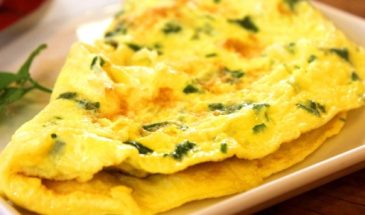 Блин и омлет одновременно: невероятно вкусное блюдо из овощей и яиц