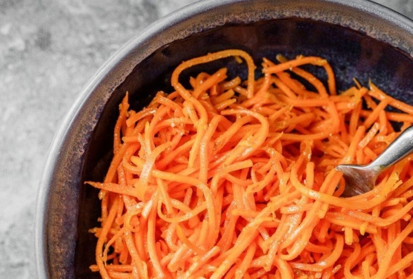 Открыл баночку – и хрустящая закуска готова: корейская морковь на зиму