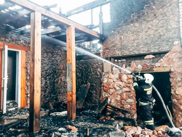 В Балаклаве сгорел частный жилой дом