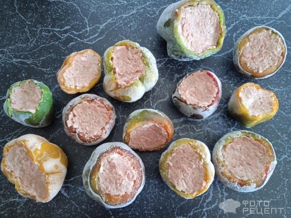 Рецепт: Перец болгарский фаршированный - в соусе в мультиварке