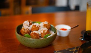 Ваши родные будут в восторге: готовим сочные фрикадельки с грибами и курицей