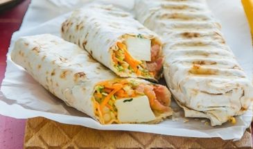 Экономно и вкусно: рецепт шаурмы с сыром и пекинской капустой