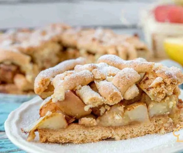 Этот десерт понравился бы и монарху: как приготовить королевский яблочный пирог