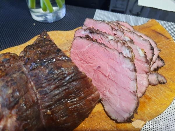 Рецепт: Ростбиф - Ро́стбиф (от англ. Roast beef — дословно «запечённая говядина»)