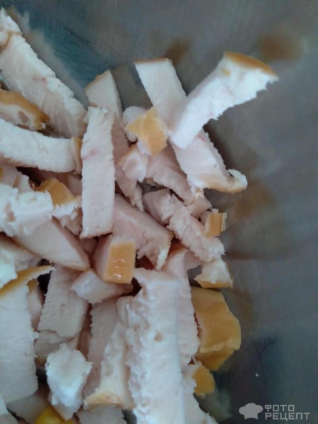Рецепт: Салат «Салют» с сухариками — С морковью по-корейски и кукурузкой