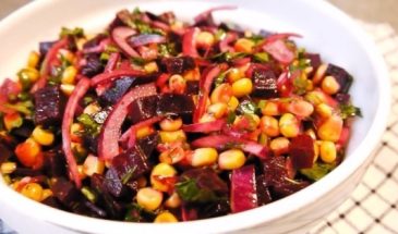 Вкусный салат со свеклой и кукурузой