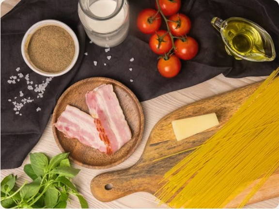 Паста карбонара с беконом и сливками классическая
