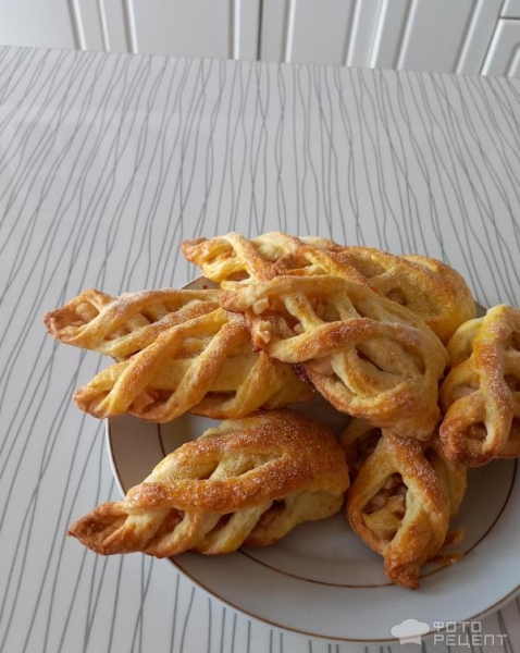 Рецепт: Печенье «Плетенки» с яблоками — очень ароматные и рассыпчатые