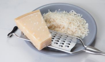 Как быстро натереть сыр на терке и без нее: простые советы