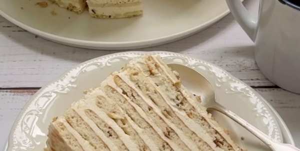 Изысканный десерт без хлопот: торт «Лукьяна» на сковороде