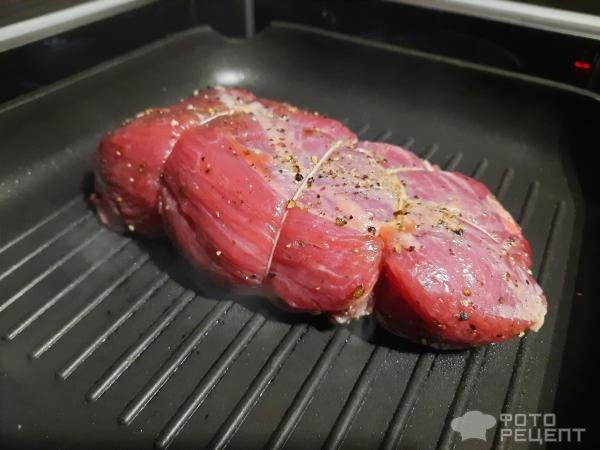 Рецепт: Ростбиф - Ро́стбиф (от англ. Roast beef — дословно «запечённая говядина»)